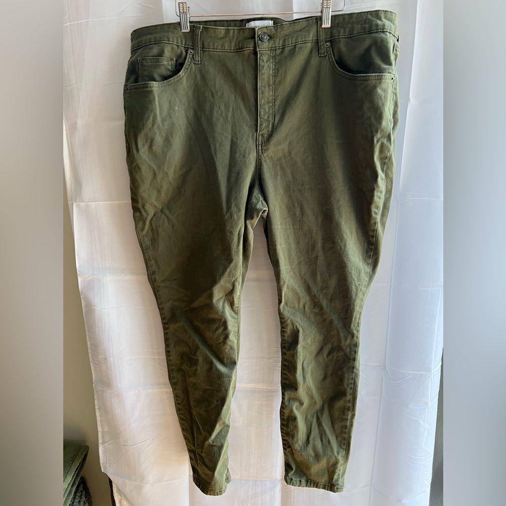 Crown and Ivy Green Pants
